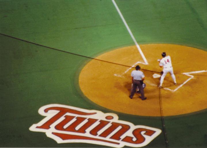 Twins great Kent Hrbek at the plate